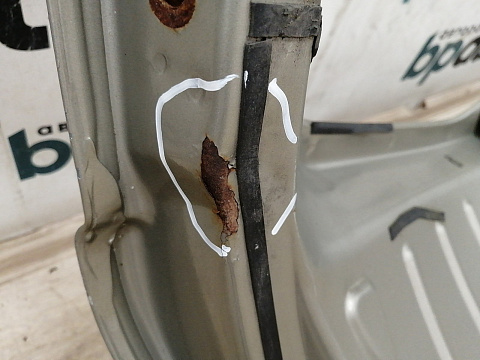 Фотография детали AA038316; Крышка багажника (901006269R) для Renault Sandero I (2009-2014)/БУ; Оригинал; Р3, Под восстановление; . Фото номер 16