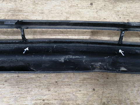 Фотография детали AA022546; Бампер передний; без паркт.; под омыват. (DS73-17757-LW) для Ford Mondeo/БУ; Оригинал; Р1, Мелкий дефект; . Фото номер 13
