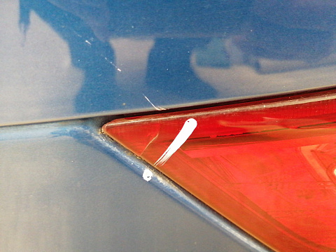 Фотография детали AA039124; Крышка багажника (67005-02280) для Toyota Auris II (2013 — 2015)/БУ; Оригинал; Р1, Мелкий дефект; . Фото номер 8