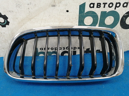 AA034169; Решетка радиатора левая (51137255411) для BMW 3 серия F30 F31/БУ; Оригинал; Р1, Мелкий дефект; 