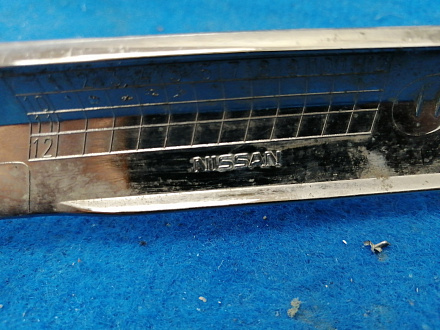 AA033989; Молдинг заднего бампера левый, хром (85075-JN00A) для Nissan Teana 32/БУ; Оригинал; Р1, Мелкий дефект; 