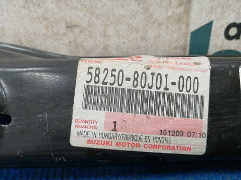 Фотография детали AA036434; Кронштейн над фарой правый, ресничка (58250-80J01-000) для Suzuki SX-4 (2006 — 2013)/Нов; Оригинал; . Фото номер 2