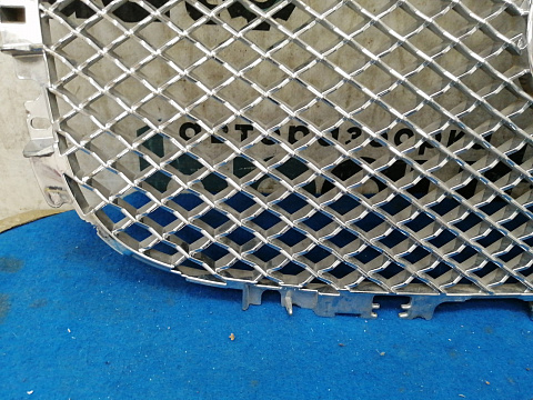 Фотография детали AA032701; Решетка радиатора (CX23-8A100-AA) для Jaguar XF I рест. (2011-2015)/БУ; Оригинал; Р1, Мелкий дефект; . Фото номер 5