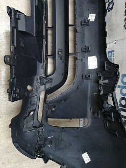 AA045868; Бампер передний; под паркт.; под омыват. (HY32-17F003-AAW) для Land Rover Discovery V L462 (2017 - 2020)/БУ; Оригинал; Р1, Мелкий дефект; 