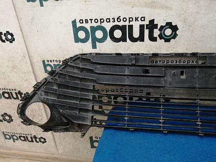 AA034665; Решетка переднего бампера (53112-33160) для Toyota Camry 55 рест. (2014 — 2017)/БУ; Оригинал; Р2, Удовлетворительное; 