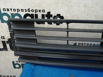 Решетка переднего бампера Фольксваген Polo V рест. Sedan 2015-2020, б/у, фото 2
