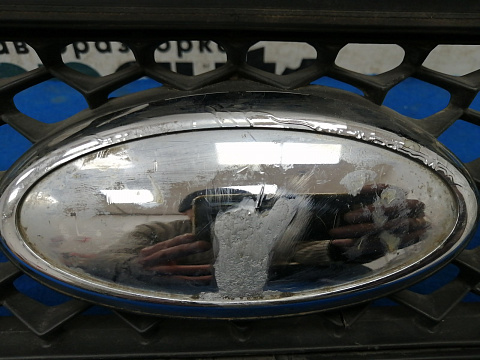 Фотография детали AA033609; Решетка радиатора (6M21-8200-AE) для Ford Galaxy II (2006-2010)/БУ; Оригинал; Р1, Мелкий дефект; . Фото номер 5
