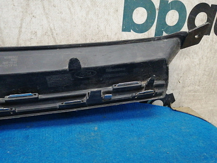 AA033699; Решетка радиатора (BM51-8200-B) для Ford Focus/БУ; Оригинал; Р1, Мелкий дефект; 