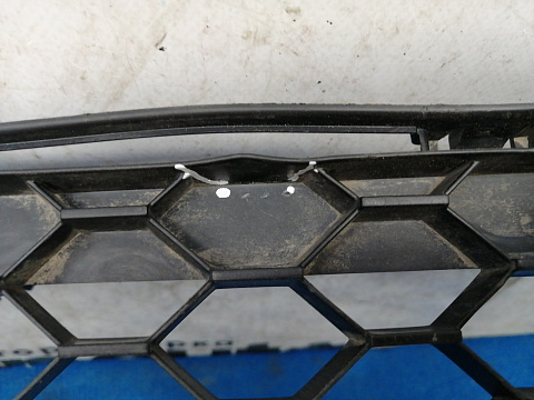 Фотография детали AA033562; Решетка переднего бампера (BR5H-501T1) для Mazda 3 I (BK) рест. Sedan (2006-2009)/БУ; Оригинал; Р1, Мелкий дефект; . Фото номер 6