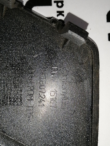 Фотография детали AA044999; Заглушка буксир. крюка переднего бампера, Sport-Style (5N0807241) для Volkswagen Tiguan I (2007- 2011)/БУ; Оригинал; Р0, Хорошее; . Фото номер 5