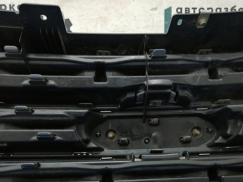 Фотография детали AA028229; Решетка радиатора (FB5Z-8200-GA) для Ford Explorer V рест. (2015-2018)/БУ; Оригинал; Р2, Удовлетворительное; . Фото номер 17