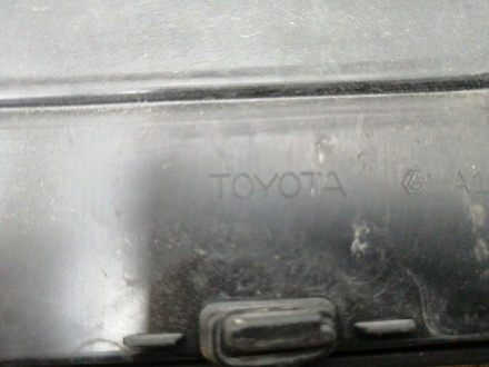 AA012219; Решетка переднего бампера (53102-33160) для Toyota Camry 70 (2017 — 2021)/БУ; Оригинал; Р2, Удовлетворительное; 