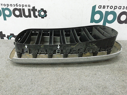 AA008754; Решетка радиатора левая (51117316075) для BMW/БУ; Оригинал; Р2, Удовлетворительное; 