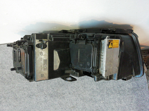 Фотография детали AA000220; Фара левая ксенон (4E0 941 003 BP) для Audi A8 II (D3) (2002-2005)/БУ; Оригинал; Р1, Мелкий дефект; . Фото номер 4