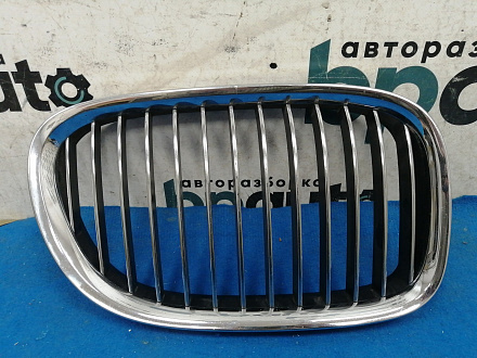 AA034172; Решетка радиатора правая, 13 перемычек (51137211658) для BMW 7 серия F01 F02/БУ; Оригинал; Р1, Мелкий дефект; 