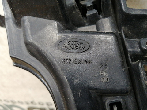 Фотография детали AA033727; Решетка радиатора (JK52-8200-BC) для Land Rover Range Rover IV рест. L405 (2017- н.в.)/БУ; Оригинал; Р2, Удовлетворительное; . Фото номер 22