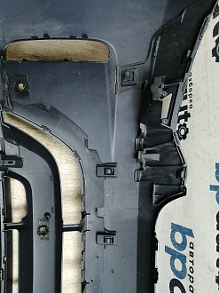 AA045884; Бампер передний; под паркт.; под омыват. (HY32-17F003-AAW) для Land Rover Discovery V L462 (2017 - 2020)/БУ; Оригинал; Р1, Мелкий дефект; 