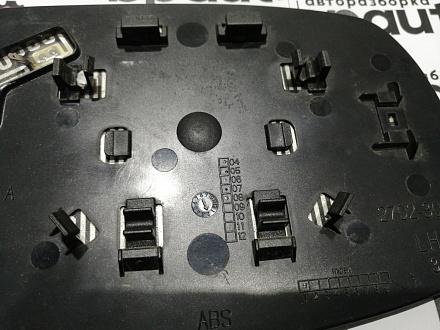 AA045098; Зеркальный элемент левый (87909-0D260) для Toyota Yaris/БУ; Оригинал; Р1, Мелкий дефект; 