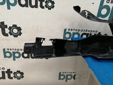 Фотография детали AA037765; Решетка переднего бампера центральная (51117263478) для BMW 3 серия F30 F31/БУ; Оригинал; Р1, Мелкий дефект; . Фото номер 11