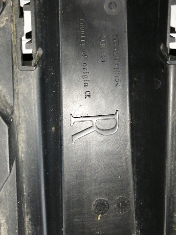 Фотография детали AA045542; Решетка переднего бампера правая; под паркт. (HK83-8B289-AA) для Jaguar F-Pace I (2016-2020)/БУ; Оригинал; Р0, Хорошее; . Фото номер 10