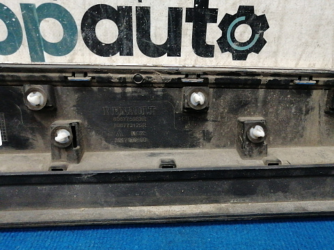 Фотография детали AA035525; Накладка на дверь передняя левая (808775963R) для Renault Arkana (2019-н.в.)/БУ; Оригинал; Р1, Мелкий дефект; . Фото номер 11