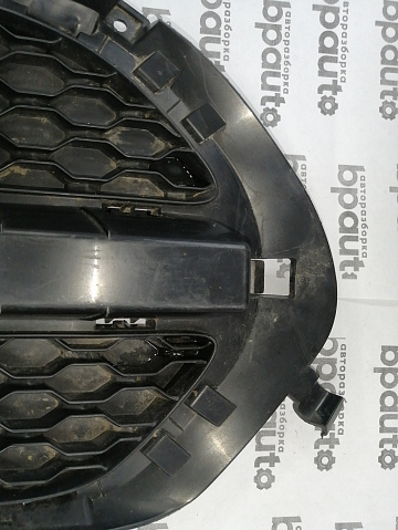 Фотография детали AA045542; Решетка переднего бампера правая; под паркт. (HK83-8B289-AA) для Jaguar F-Pace I (2016-2020)/БУ; Оригинал; Р0, Хорошее; . Фото номер 4