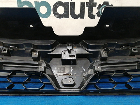 Фотография детали AA038843; Решетка радиатора (623103564R) для Renault Duster I рест. (2015-2021)/БУ; Оригинал; Р1, Мелкий дефект; . Фото номер 13