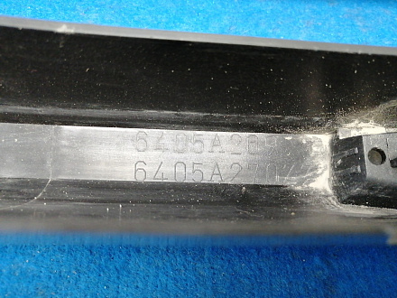 AA030665; Накладка переднего бампера центральная нижняя (6405A269) для Mitsubishi Outlander III рест.3 (2018-2023)/БУ; Оригинал; Р1, Мелкий дефект; 