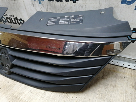 AA045280; Решетка радиатора (8200752748) для Renault Logan I рест. (2009-2015)/БУ; Оригинал; Р1, Мелкий дефект; 