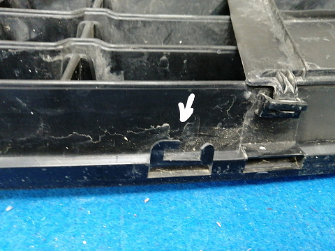 Фотография детали AA032710; Решетка радиатора (71741-51K0) для Suzuki Splash I (2008 — 2012)/БУ; Оригинал; Р2, Удовлетворительное; . Фото номер 9