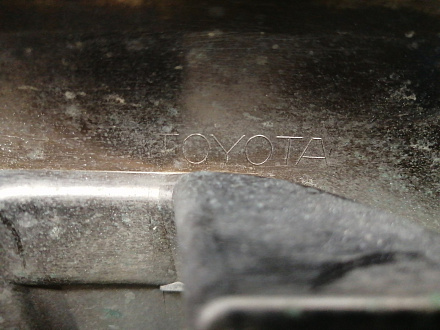 AA033267; Решетка радиатора (53101-60320) для Toyota Land Cruiser Prado 120 (2002- 2009)/БУ; Оригинал; Р1, Мелкий дефект; 