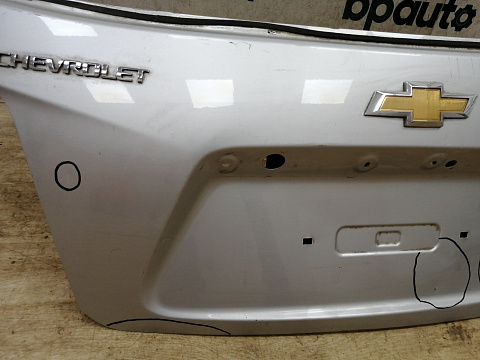 Фотография детали AA031429; Крышка багажника (95181752) для Chevrolet Aveo II Hatchback (2011- 2015)/БУ; Оригинал; Р2, Удовлетворительное; . Фото номер 8