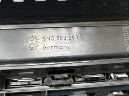 AA028300; Решетка радиатора (5N0853653E) для Volkswagen Tiguan I рест. (2011- 2016)/БУ; Оригинал; Р2, Удовлетворительное; 