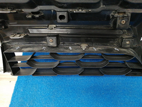 Фотография детали AA038843; Решетка радиатора (623103564R) для Renault Duster I рест. (2015-2021)/БУ; Оригинал; Р1, Мелкий дефект; . Фото номер 16
