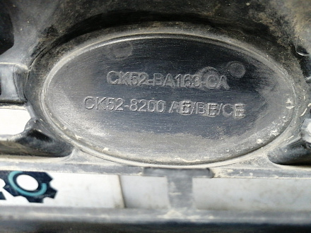 AA018261; Решетка радиатора (CK52-8200-AD/ BD/ CD) для Land Rover Range Rover IV (2012 - 2017)/БУ; Оригинал; Р0, Хорошее; 