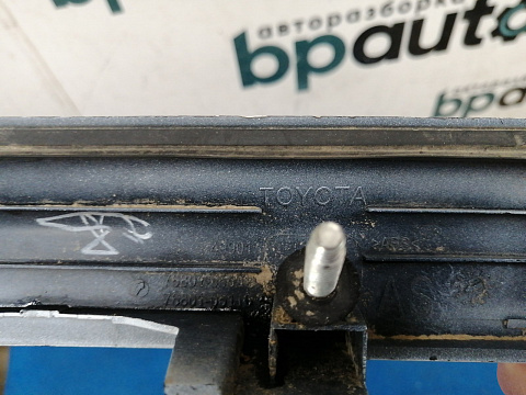 Фотография детали AA036624; Накладка крышки багажника (76801-05090) для Toyota Avensis III Sedan (2009 - 2011)/БУ; Оригинал; Р1, Мелкий дефект; . Фото номер 11
