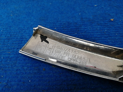 Фотография детали AA019601; Накладка переднего бампера правая верхняя, хром (6407A142) для Mitsubishi Outlander/БУ; Оригинал; Р1, Мелкий дефект; . Фото номер 7