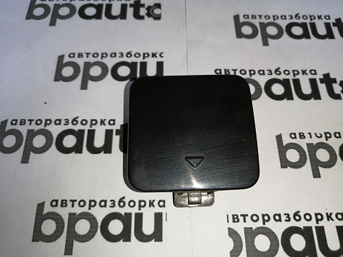 Фотография детали AA045311; Заглушка буксир.крюка переднего бампера (51117033700) для BMW 5 серия Е60 Е61/БУ; Оригинал; Р1, Мелкий дефект; . Фото номер 2