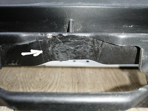 Фотография детали AA045278; Решетка переднего бампера; под паркт. (6402A373) для Mitsubishi Pajero Sport III (2015-2020)/БУ; Оригинал; Р1, Мелкий дефект; . Фото номер 12