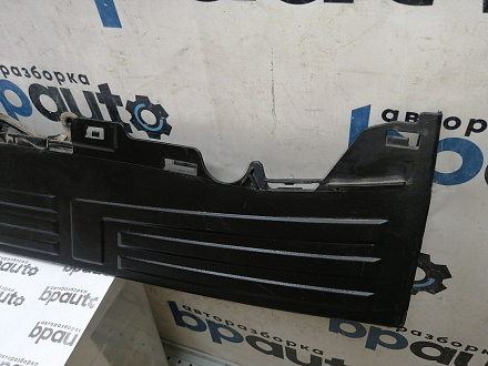 AA045210; Накладка заднего бампера, широкая (52162-60090 /50) для Toyota Land Cruiser Prado/БУ; Оригинал; Р1, Мелкий дефект;