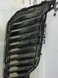 AA001510; Решетка радиатора (3T0 853 668 B) для Skoda Superb II рест. (2013-2015)/БУ; Оригинал; Р1, Мелкий дефект; 
