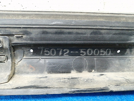 AA026050; Накладка на дверь передняя левая, молдинг (75072-50050) для Lexus LS/БУ; Оригинал; Р1, Мелкий дефект; 