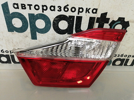 AA044244; Фонарь внутренний правый, в крышку баг. (81581-33220) для Toyota Camry 50 (2012 — 2014)/БУ; Оригинал; Р0, Хорошее; 