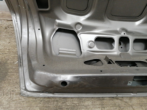 Фотография детали AA027669; Крышка багажника (7751474292) для Renault Megane/БУ; Оригинал; Р2, Удовлетворительное; . Фото номер 9