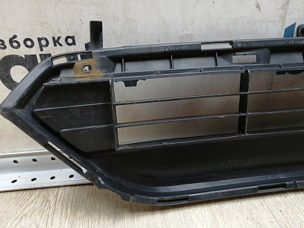 AA045104; Решетка переднего бампера (53102-48030) для Toyota Highlander II рест. (2010 - 2013)/БУ; Оригинал; Р1, Мелкий дефект; 