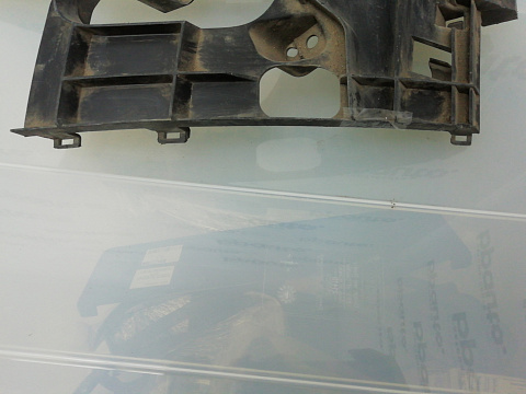 Фотография детали AA000635; Кронштейн переднего бампера левый под фарой (4G8 807 095) для Audi A7 I Sportback (2010-2014)/БУ; Оригинал; Р0, Хорошее; . Фото номер 3