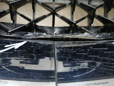 Фотография детали AA028260; Решетка радиатора (KB8B-50712) для Mazda CX-5 II (2017-2021)/БУ; Оригинал; Р2, Удовлетворительное; . Фото номер 8