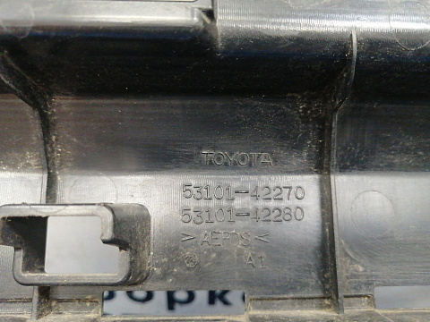 Фотография детали AA039461; Решетка радиатора (53101-42270) для Toyota Rav4 30 рест. V 2.4 (2009 - 2010)/БУ; Оригинал; Р1, Мелкий дефект; . Фото номер 12