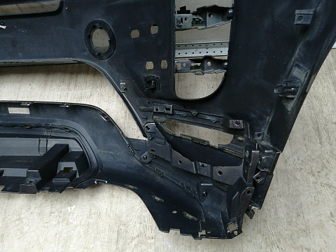 Фотография детали AA045883; Бампер передний, R-DYNAMIC; под паркт.; без омыват. (K8D2-17F775-BB) для Land Rover Range Rover Evoque II (2019- 2023)/БУ; Оригинал; Р1, Мелкий дефект; . Фото номер 19