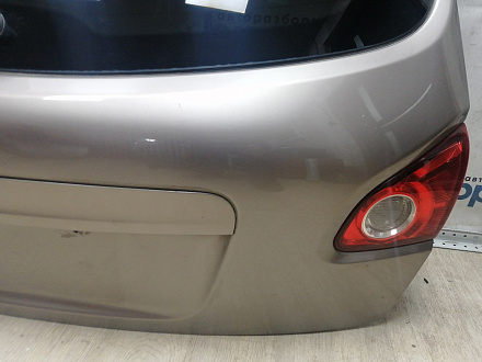 AA045191; Крышка багажника; под камер. (K0100BR0MA) для Nissan Qashqai/БУ; Оригинал; Р0, Хорошее; 